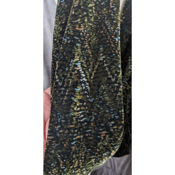 Black And Green Speckled Velvet-Like Scarf - Picture 9 of 15